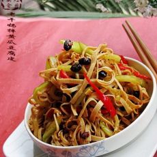 私家开胃小拌菜---老干妈拌黄瓜豆腐皮的做法步骤